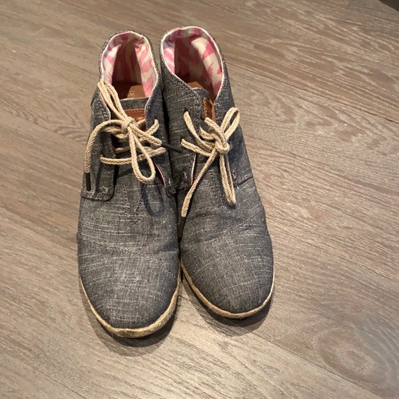 TOMS desert wedge boot espadrille black chambray